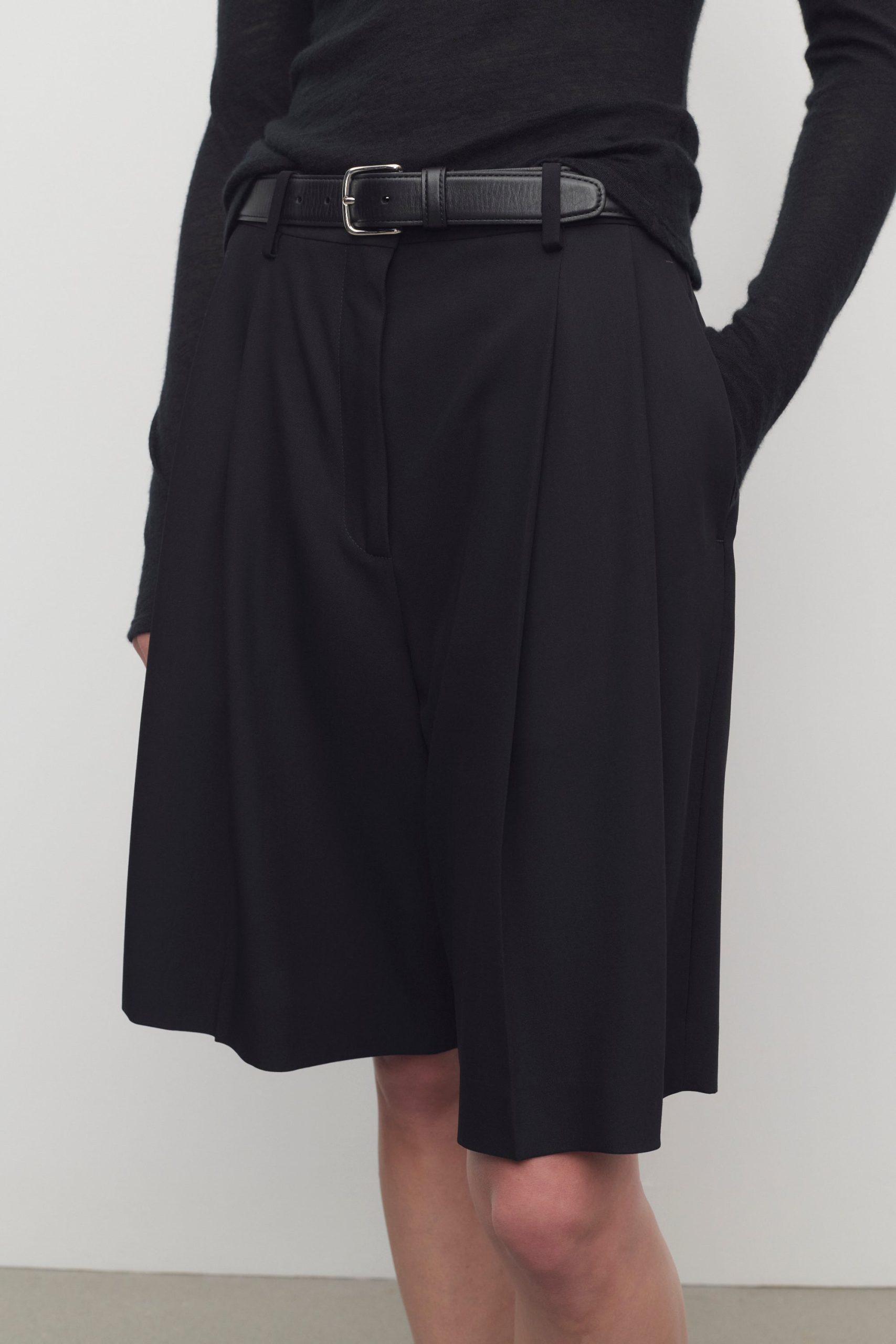 Vesperis Short in Virgin Wool - Image 6