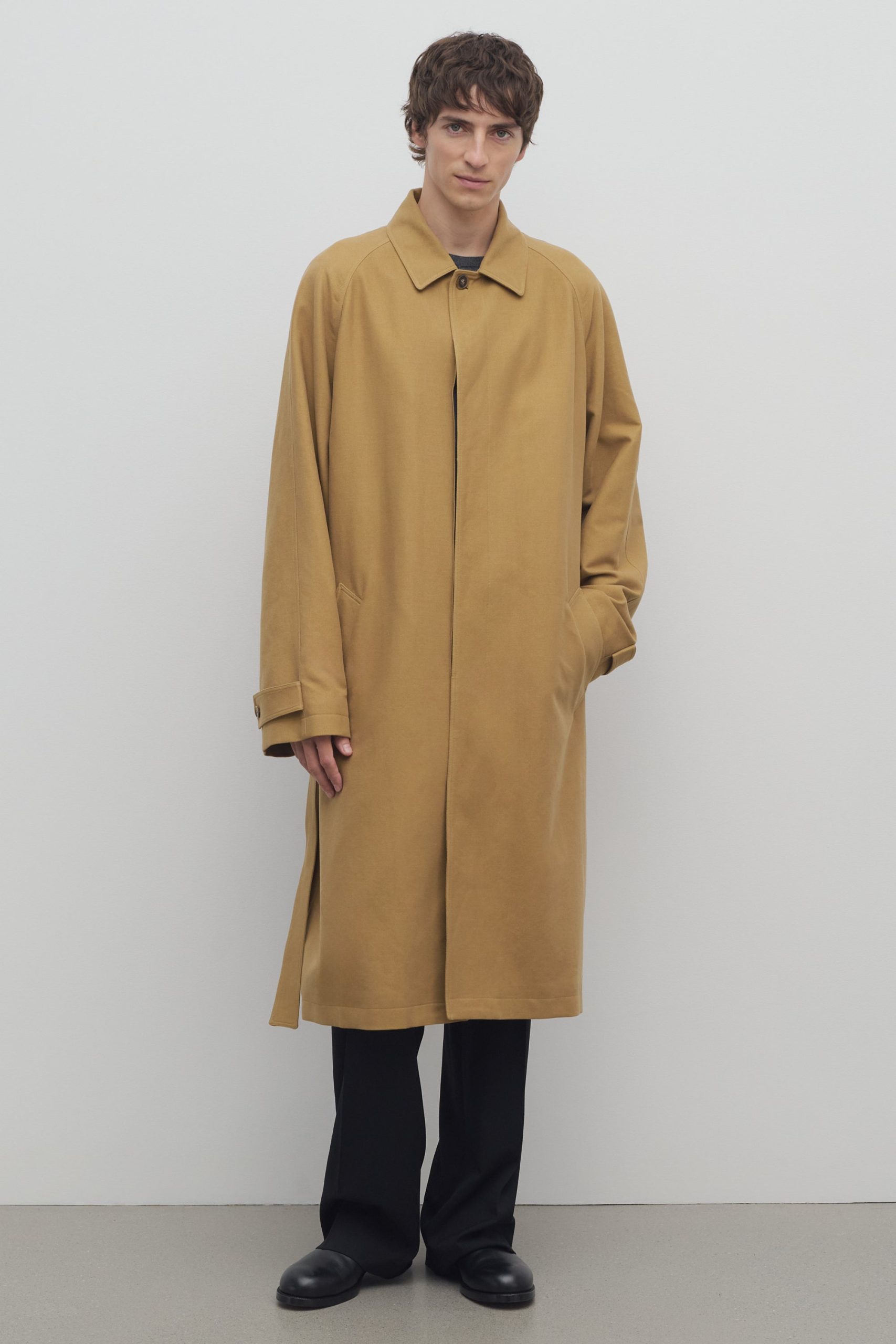 Everset Coat in Cotton and Cashmere - Image 4
