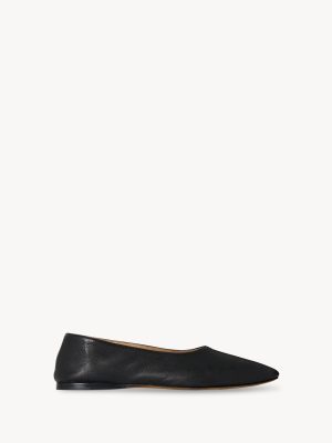 Awar Flat Shoe in Leather