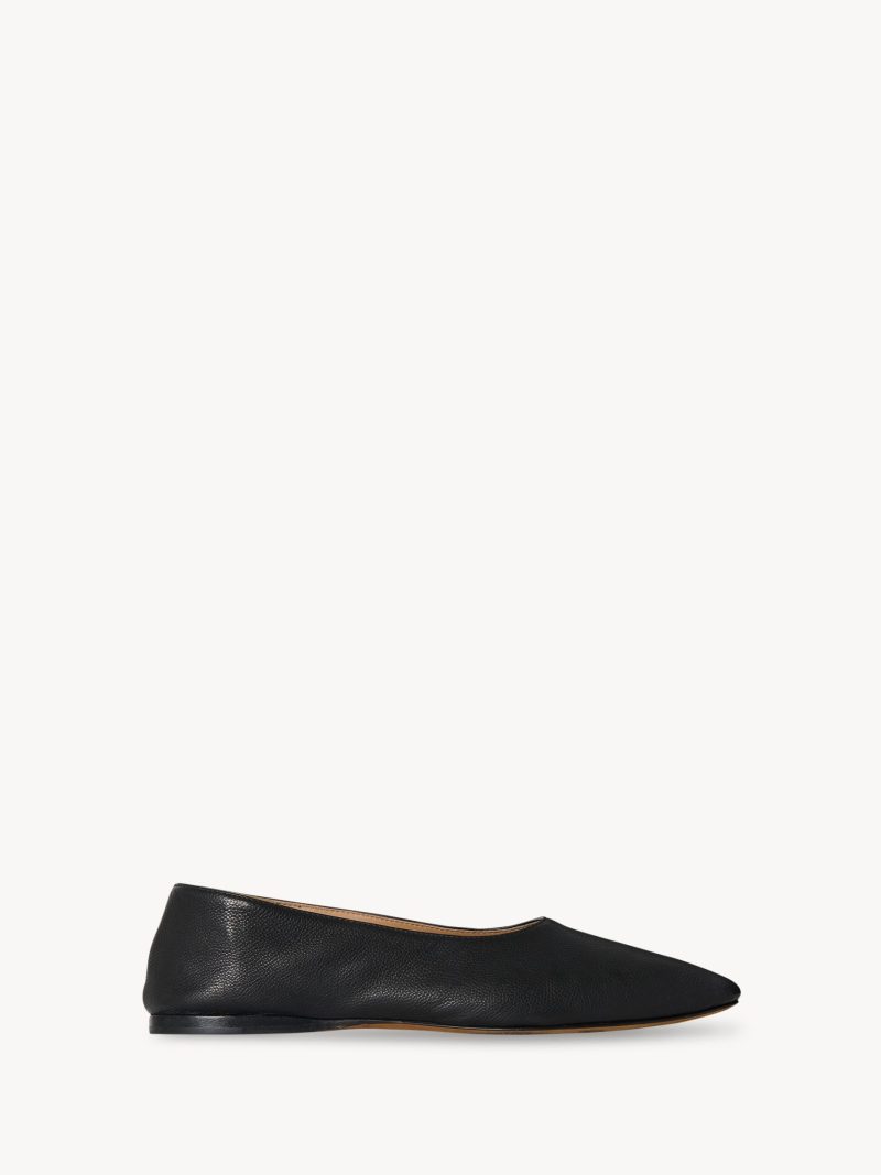Awar Flat Shoe in Leather