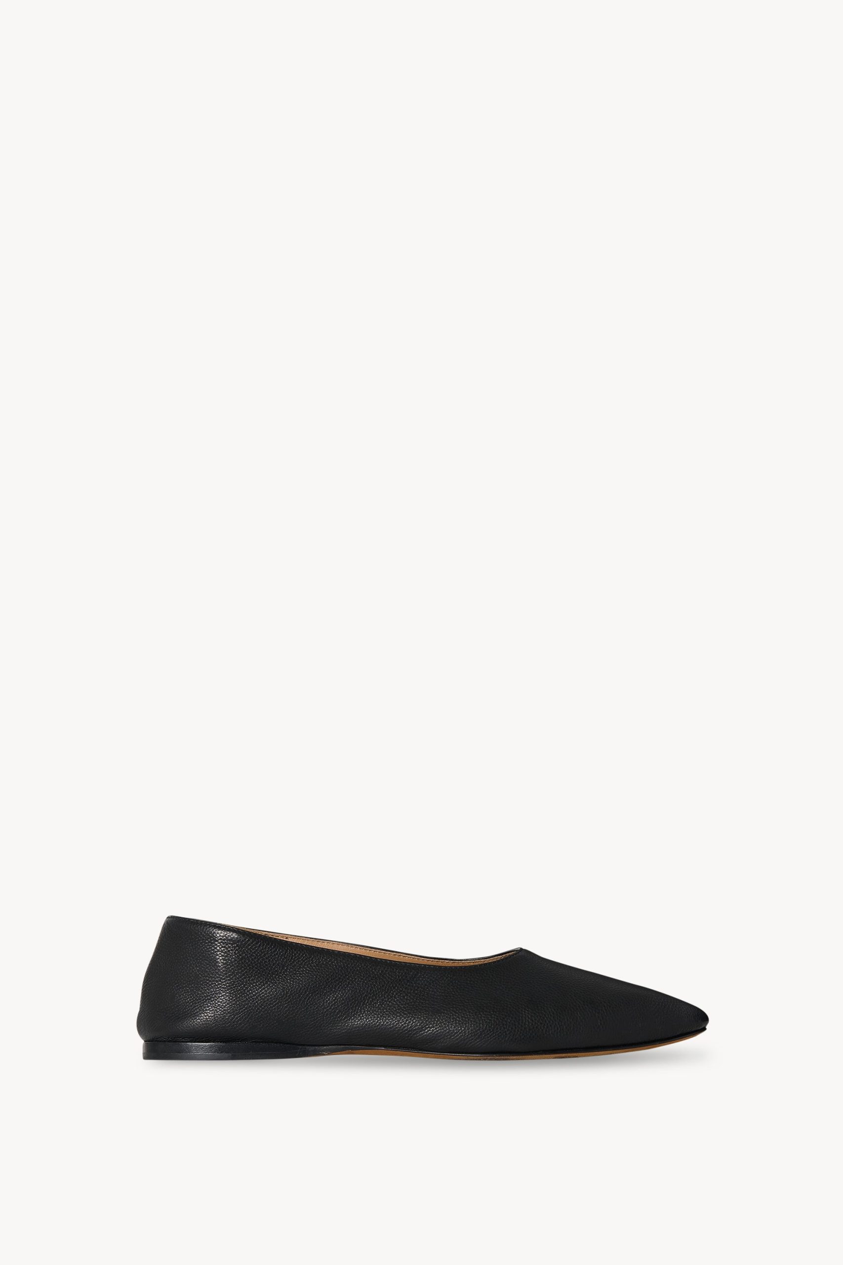 Awar Flat Shoe in Leather